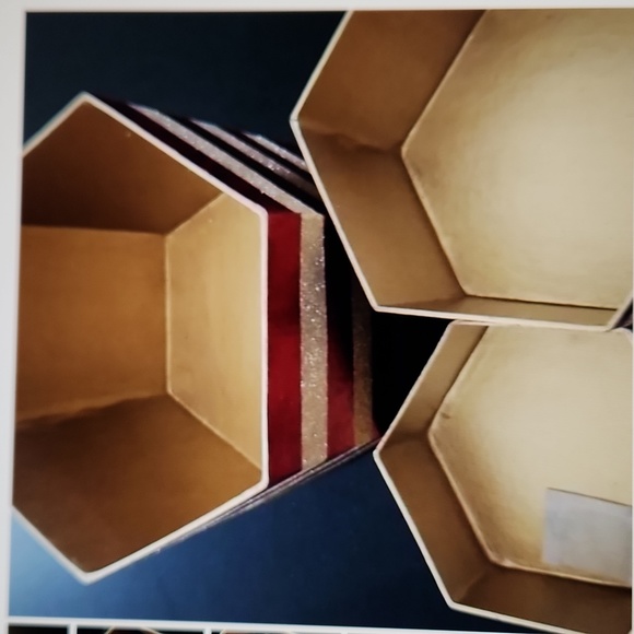 Beautiful Red & Gold ribbon holiday box set - Picture 6 of 6